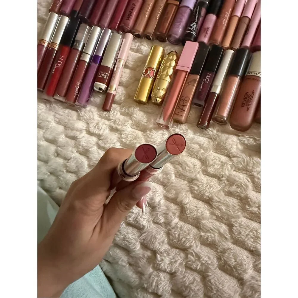 BUNDLE OF 47 lip products